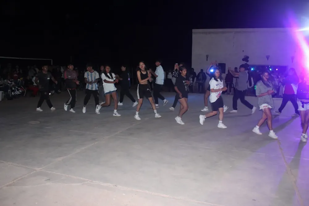 Presentacion de Buzos Palo Blanco - 13