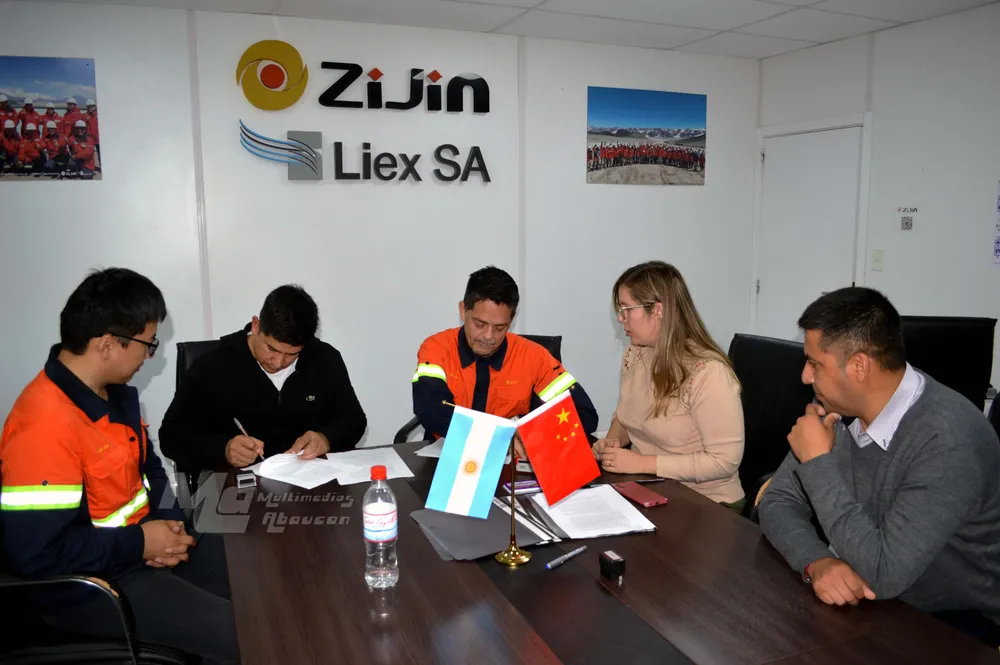 Firma de Acuerdos - Zijin - Liex - 18