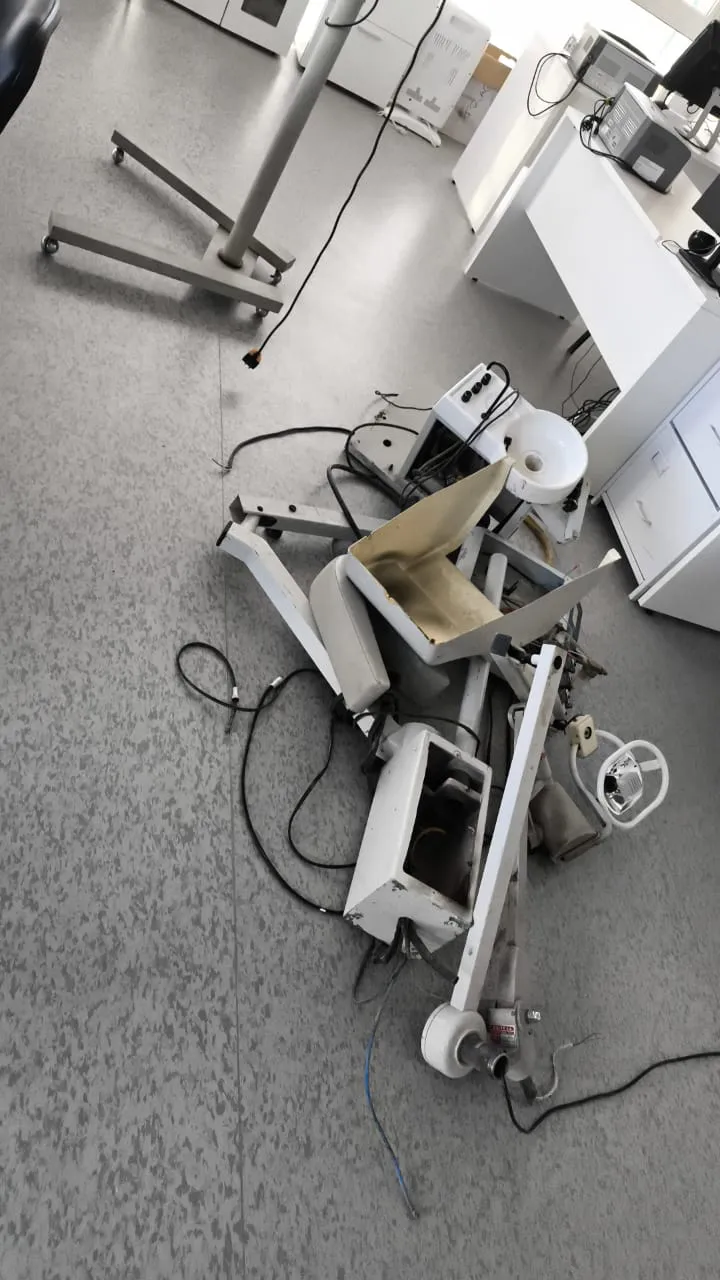 El sillón fue encontrado todo destruido e inutilizable.