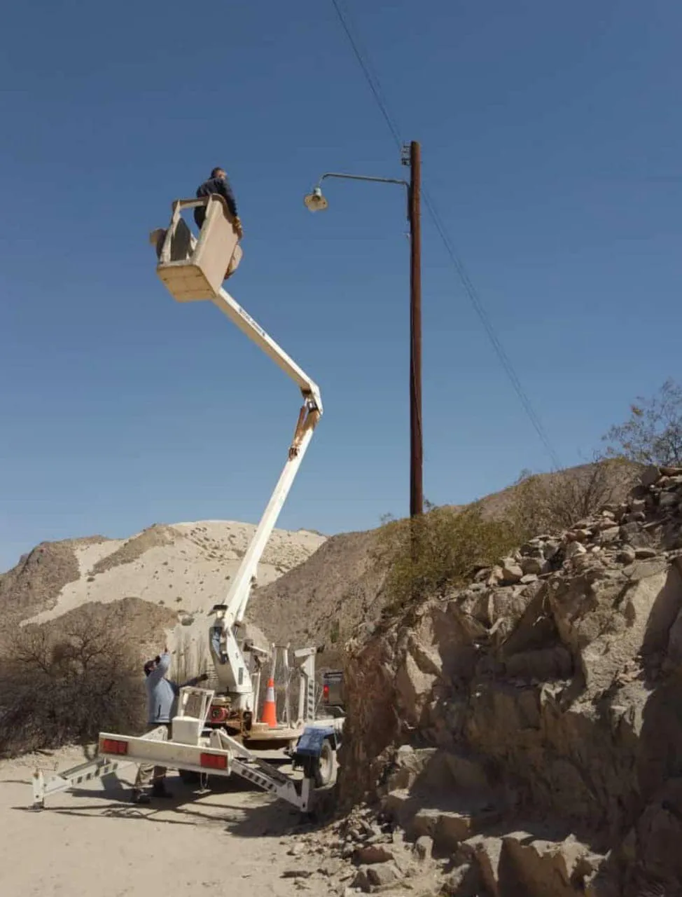 Trabajos de alumbrado en Taton - 02