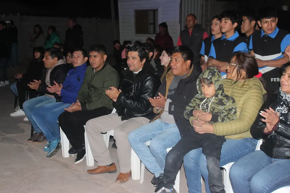 Presentacion de Buzos Palo Blanco - 09