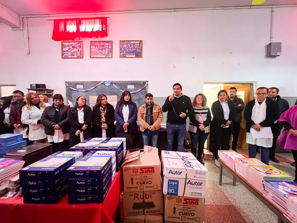 Entrega de elementos a escuelas de Tinogasta - 01