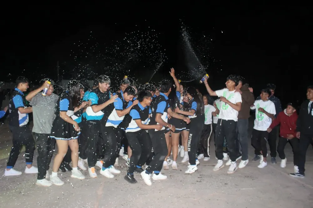 Presentacion de Buzos Palo Blanco - 18