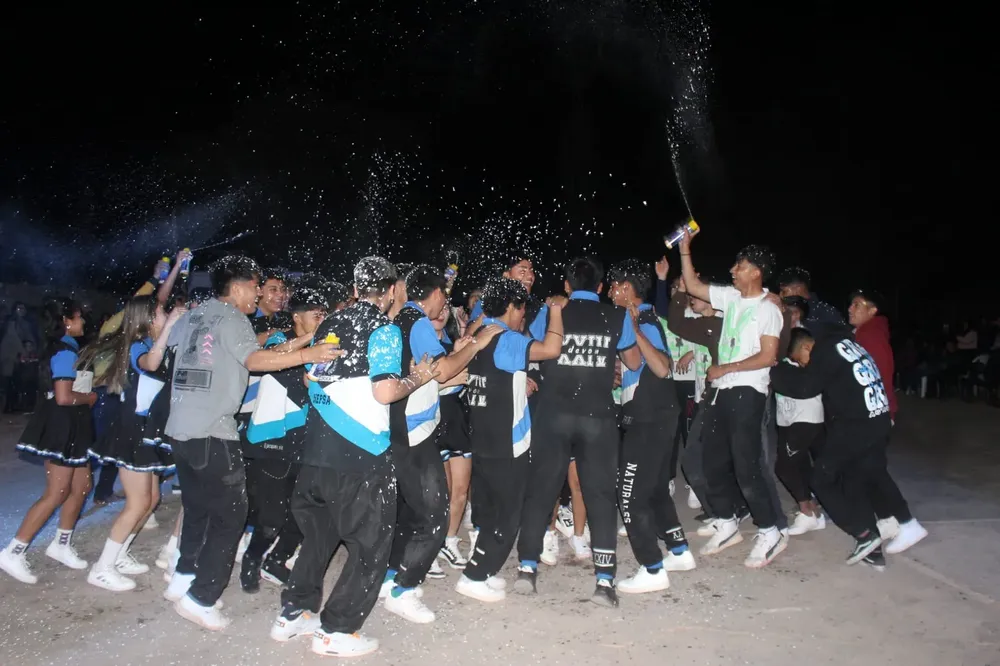 Presentacion de Buzos Palo Blanco - 16