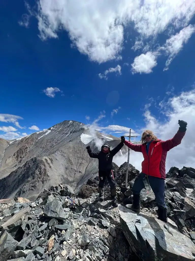 Niño Hace Cumbre - 02