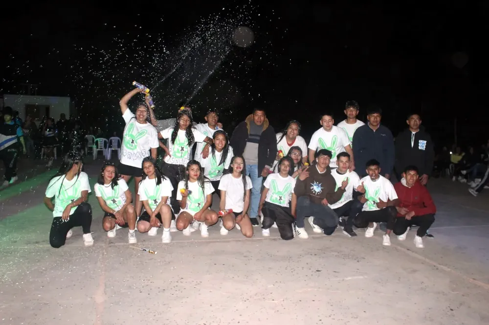 Presentacion de Buzos Palo Blanco - 17