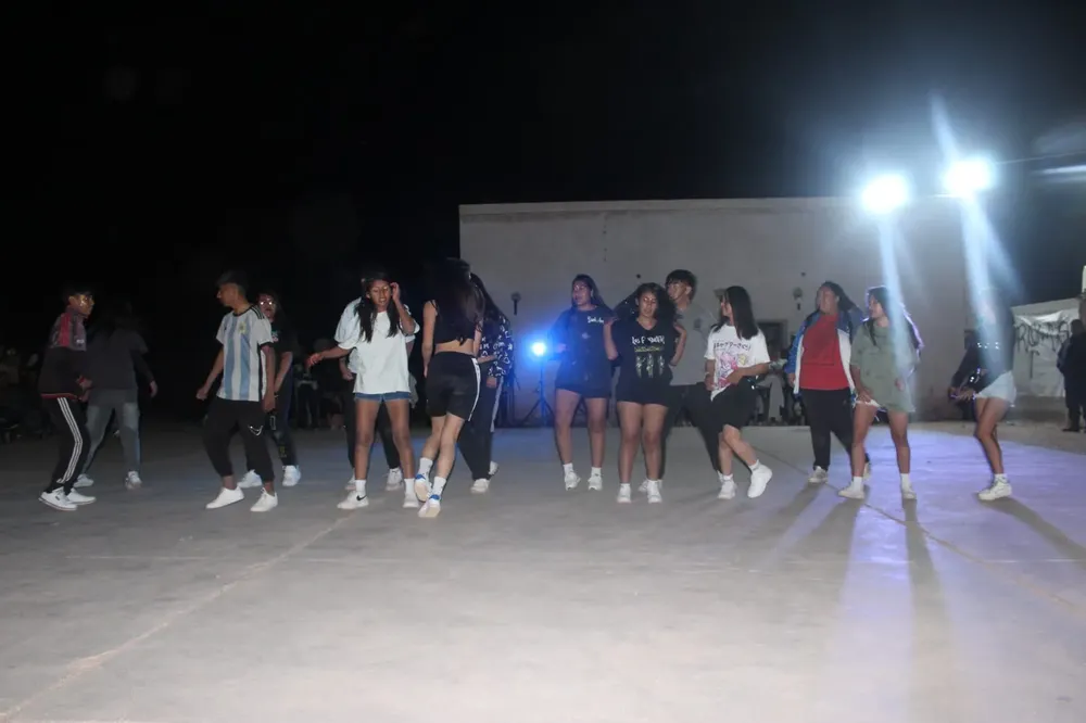 Presentacion de Buzos Palo Blanco - 12