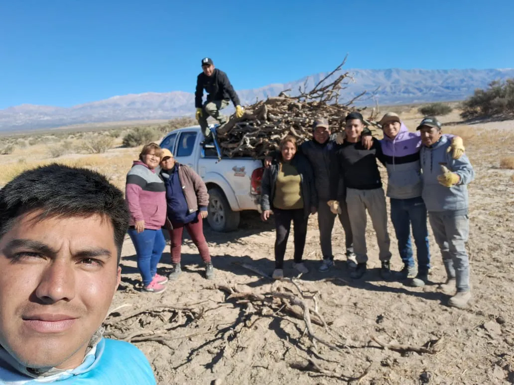 Entrega de Leña Palo Blanco - 01