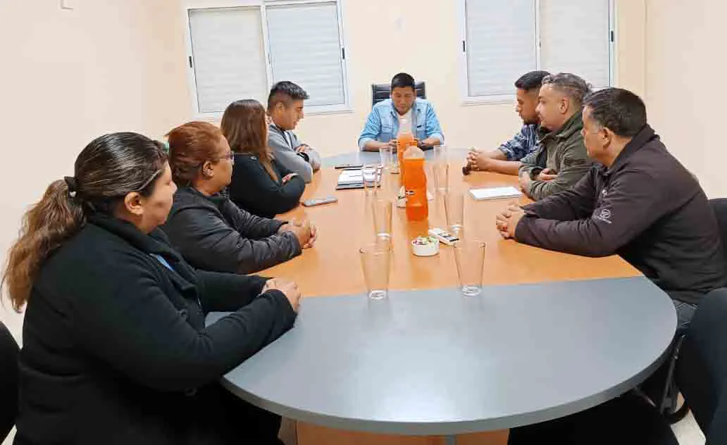 Raul Usqueda con docentes Escuela 396 - 02