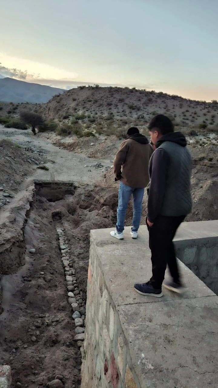 Obra Hidrica en Palo Blanco - 01