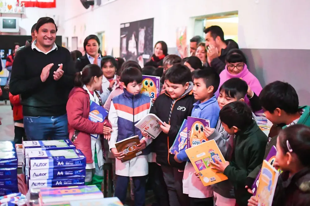 Entrega de elementos a escuelas de Tinogasta - 02