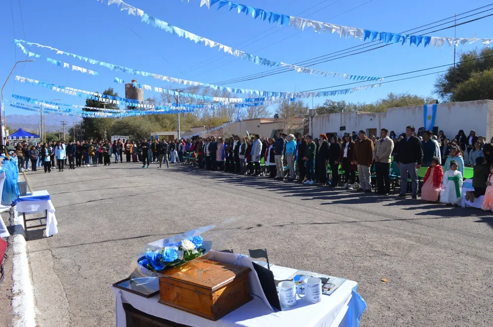 Acto 20 de Junio Fiambala - 01
