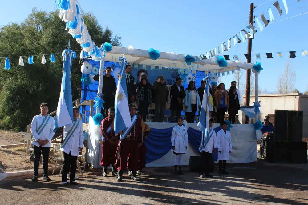 20 de Junio Palo Blanco - 01