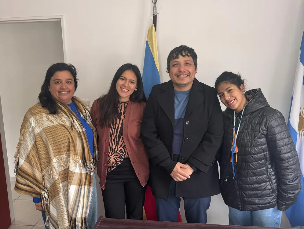 Noblega con jugadoras de Hockey - 03