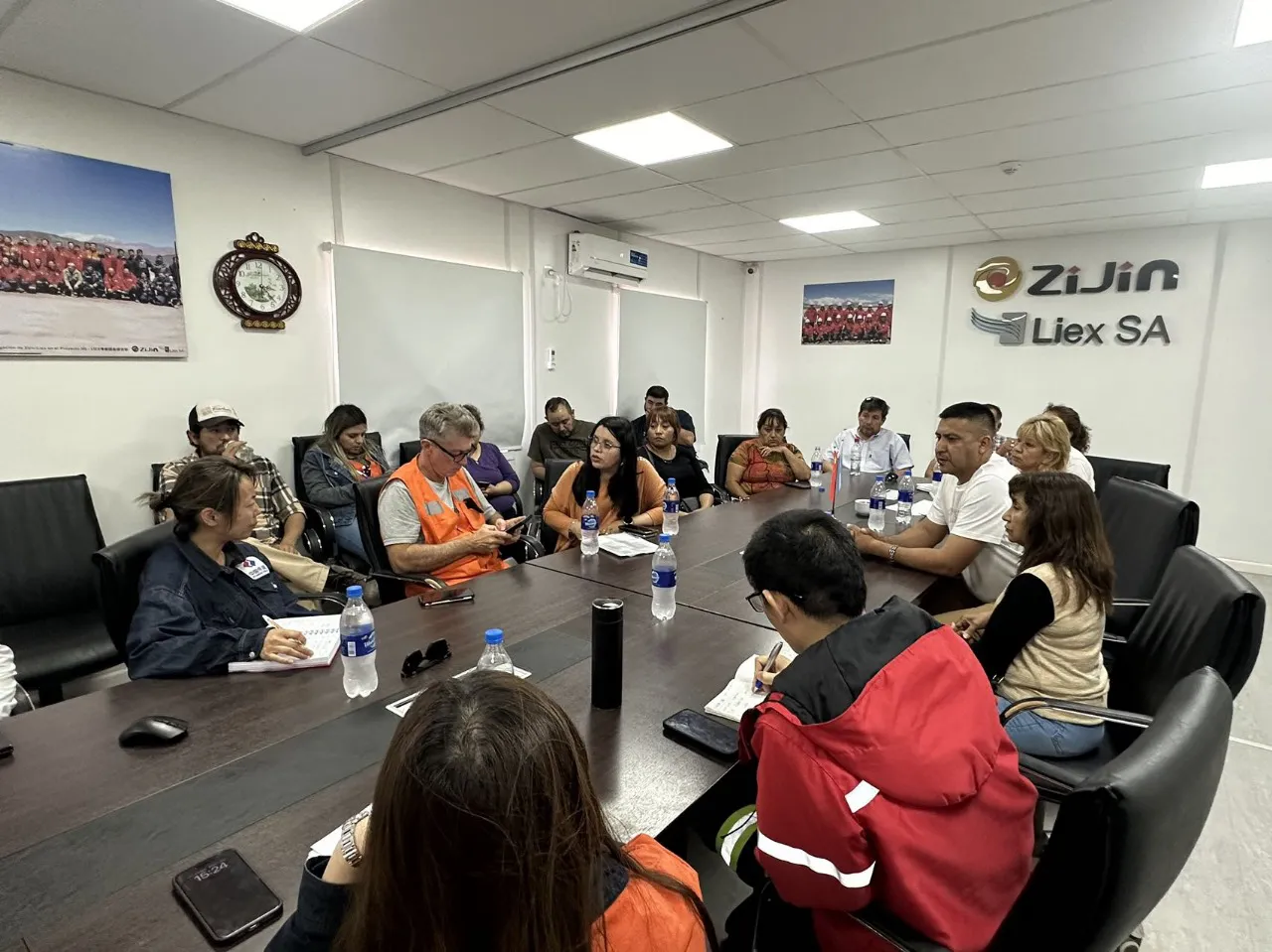 Reunion Zijin-Liex con comerciantes - 01