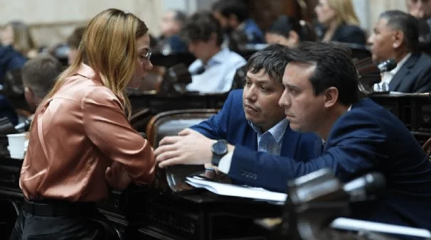 Legisladores Endeudados - 01