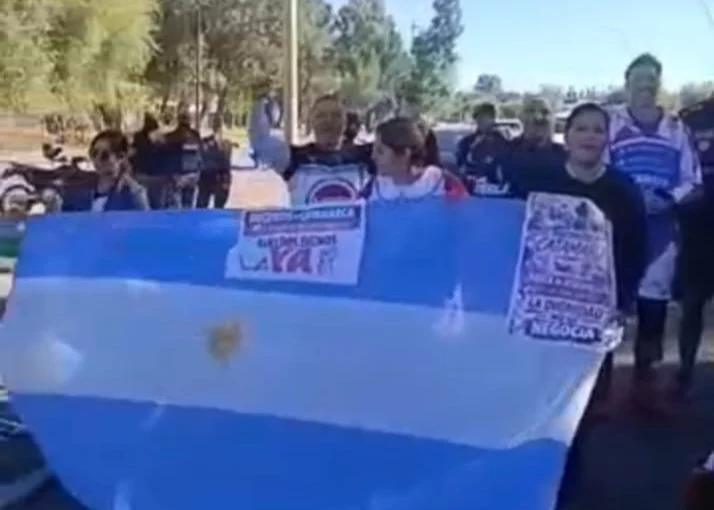 Corte de Ruta Docente Fiambala - 06