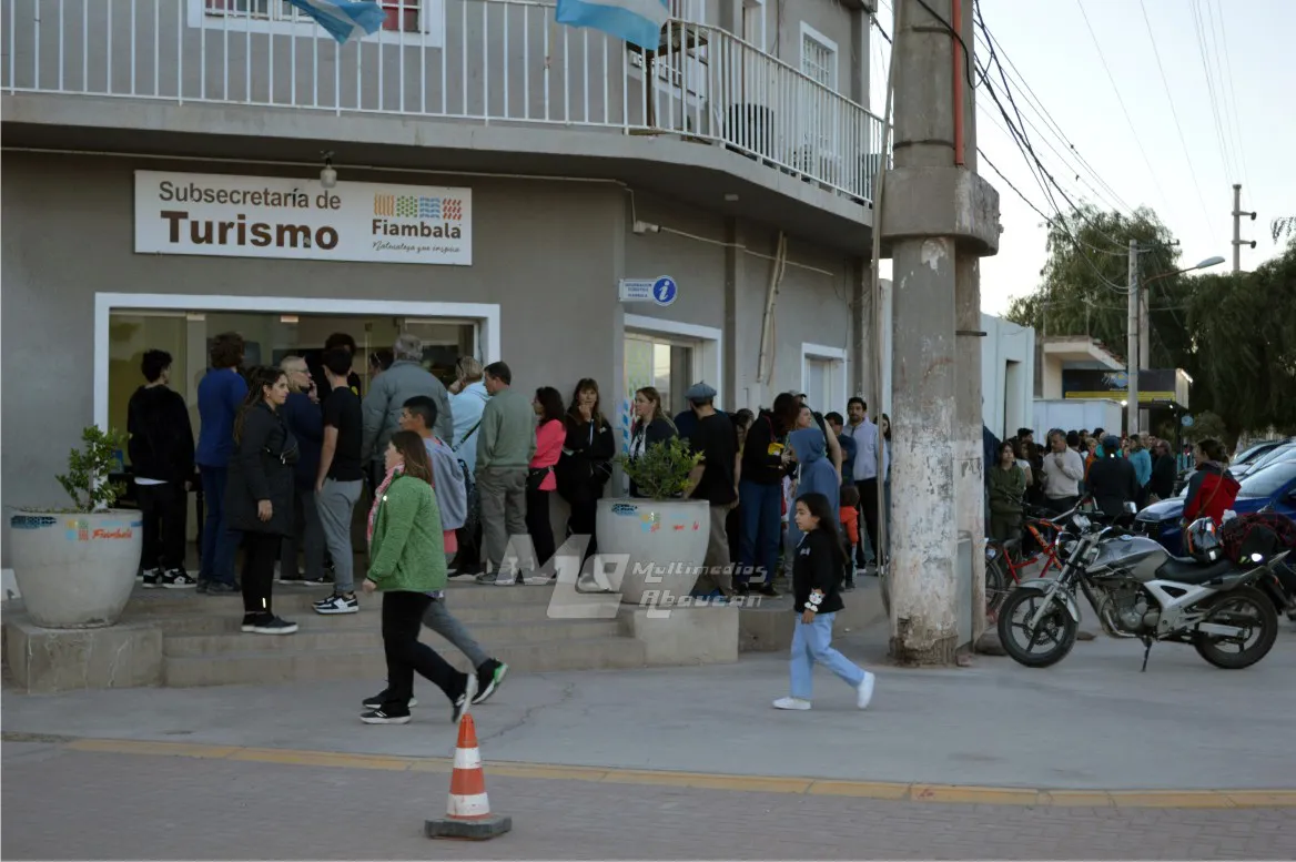 Fila de Turistas en Fiambala